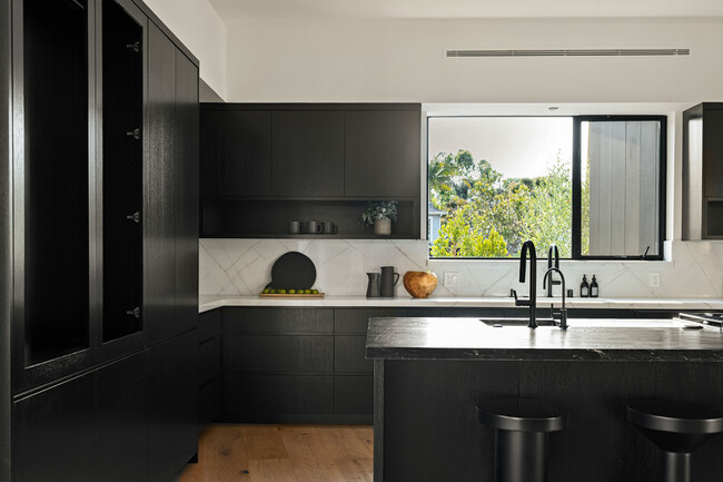 Foto del edificio - 5988 W 76th St