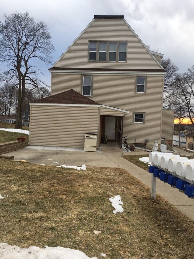 426 N 8th Ave Unit 5, West Bend, WI 53090 426 N 8th Ave West Bend, WI