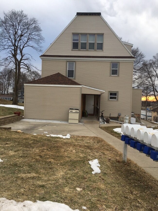 Building Photo - 426 N 8th Ave