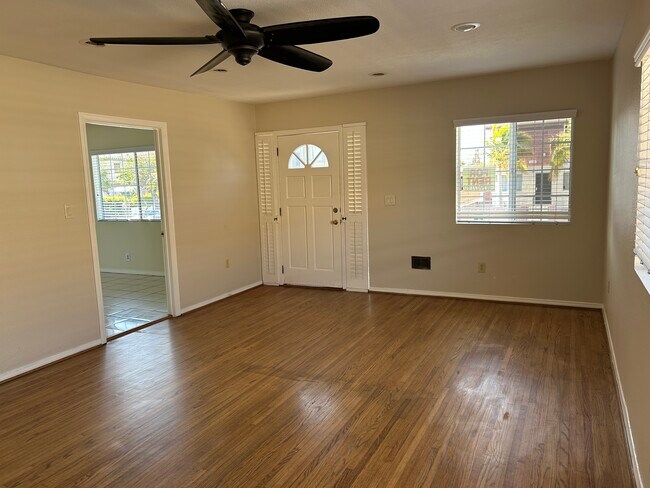 Foto del edificio - 1155 W 22nd St