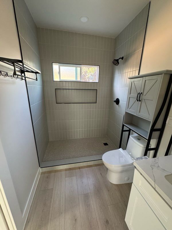 Foto principal - 656 Dennis Ave