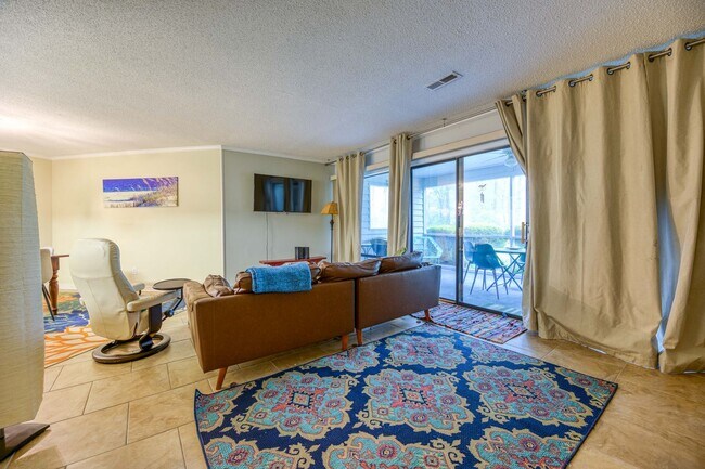 Foto del edificio - 710 Azalea Dr