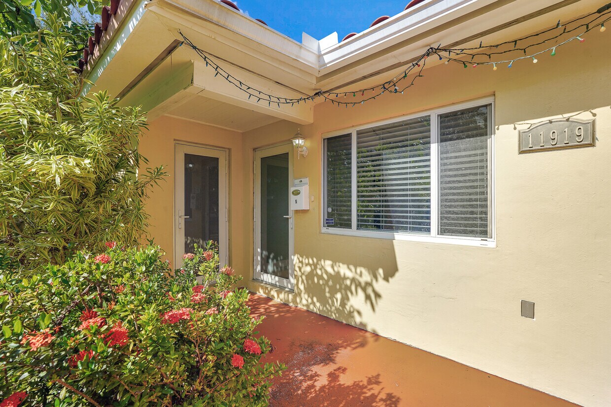Foto principal - 11919 NE 8th Ave