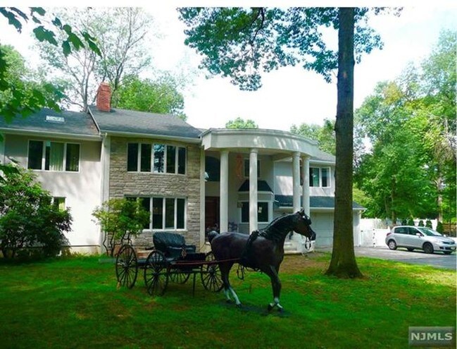 Building Photo - 100 Knickerbocker Rd