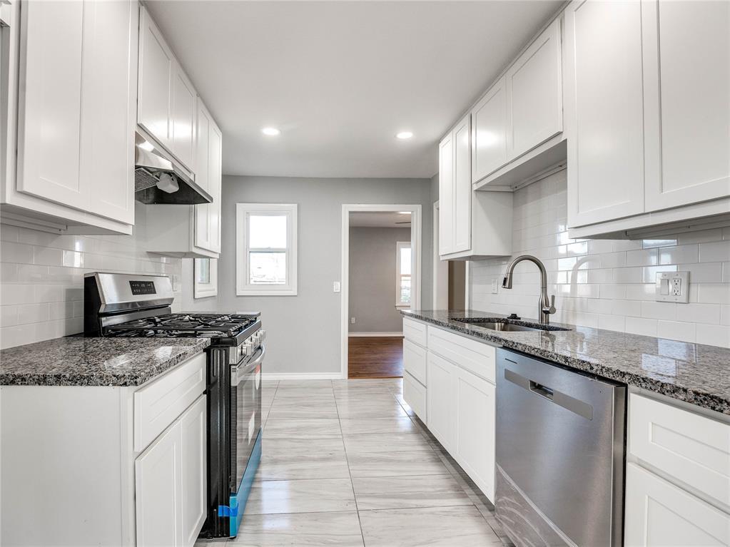 Primary Photo - 228 W Fairchild Dr