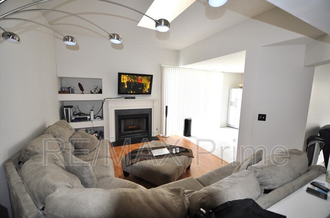 Foto del edificio - 6227 Oakglen Dr