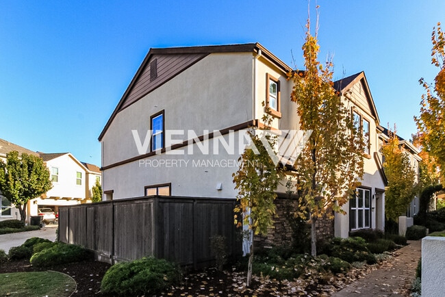 Building Photo - 400 Dormarin Pl