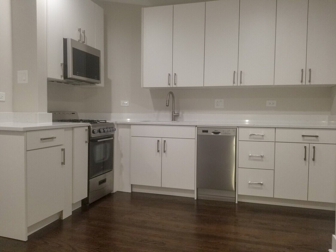 Primary Photo - 5064 N Wolcott Ave
