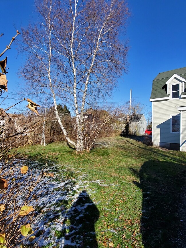 Building Photo - Near the center of town but also on the ed...