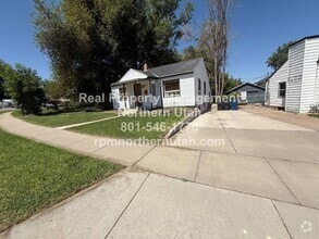 Building Photo - 3885 Evelyn Rd