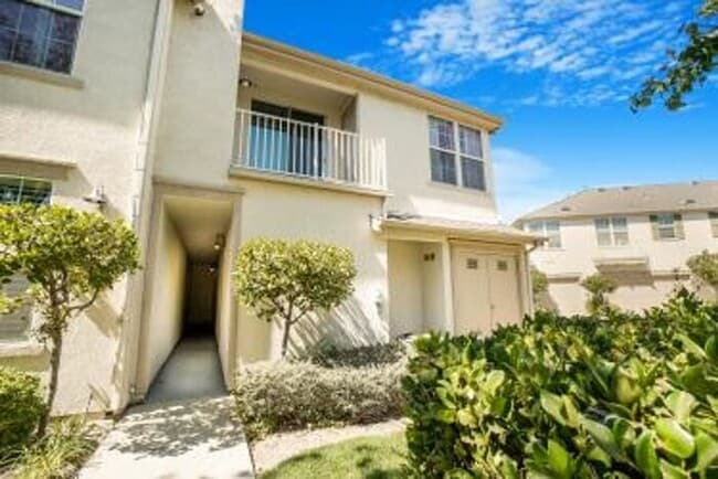 Building Photo - Nestled in The Upscale Neighborhood of Val...