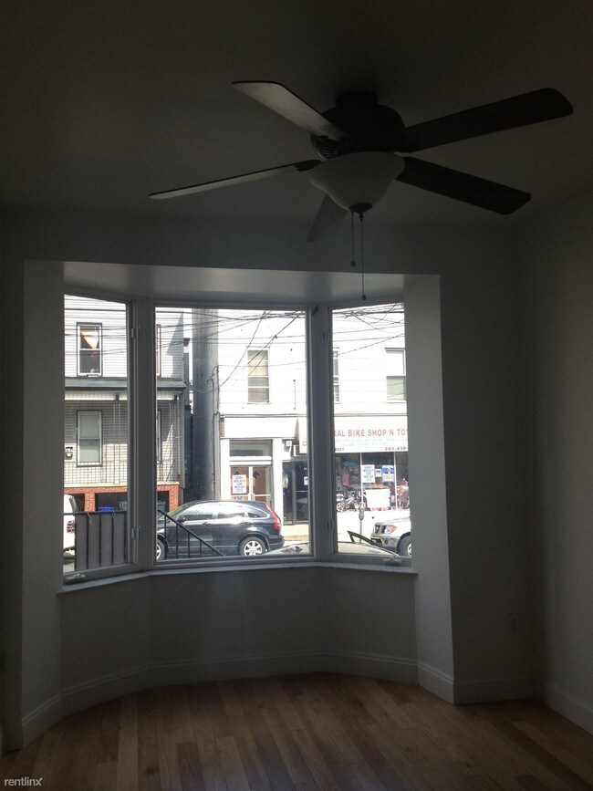 Building Photo - 2 br, 1 bath  - 111 Hutton St