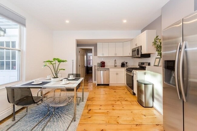 Building Photo - 50 Magazine St