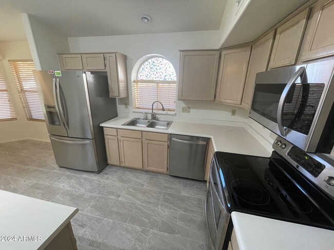 Building Photo - 4528 E Thistle Landing Dr
