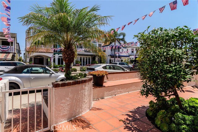 Building Photo - 313 Diamond Ave