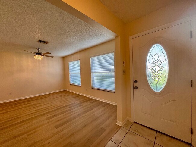 Foto del edificio - Charming 3 Bed/2 Bath Single Family Home in Winter Park!