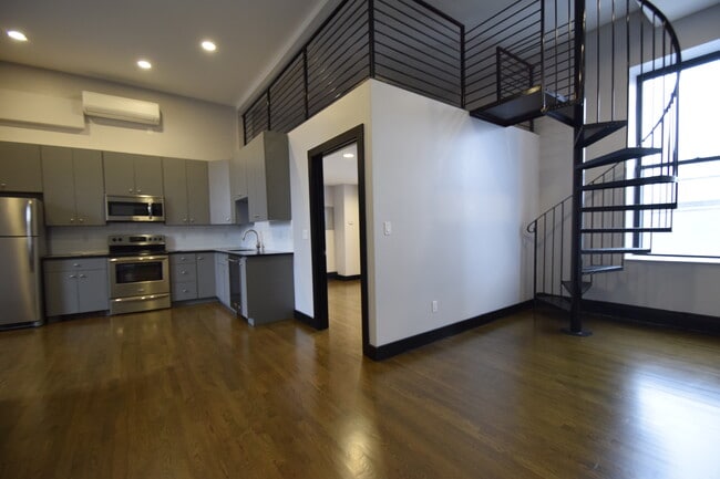 Building Photo - 444 Western Ave