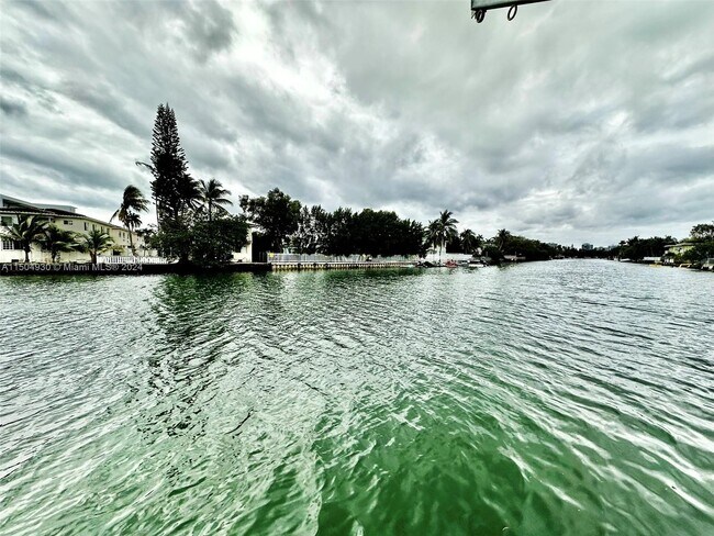 Foto del edificio - 130 S Shore Dr