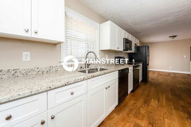 Building Photo - 4 Bedroom Pet-Friendly Home in Douglasville, GA with Main Street Renewal