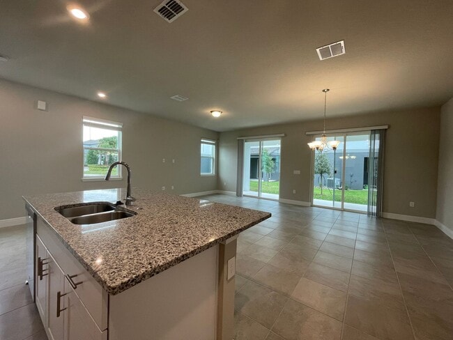 Building Photo - 3 Bedroom, 2 Bath Townhome in Enclave at H...