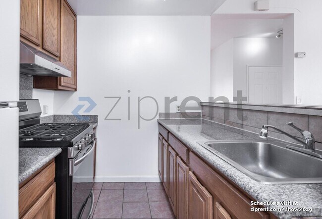 Building Photo - 896 31st St