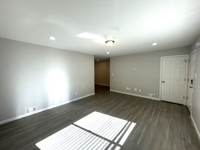 Foto del edificio - 6209 Brooks Dr