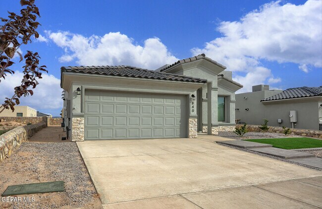 Building Photo - 840 Paseo Dulce Ave