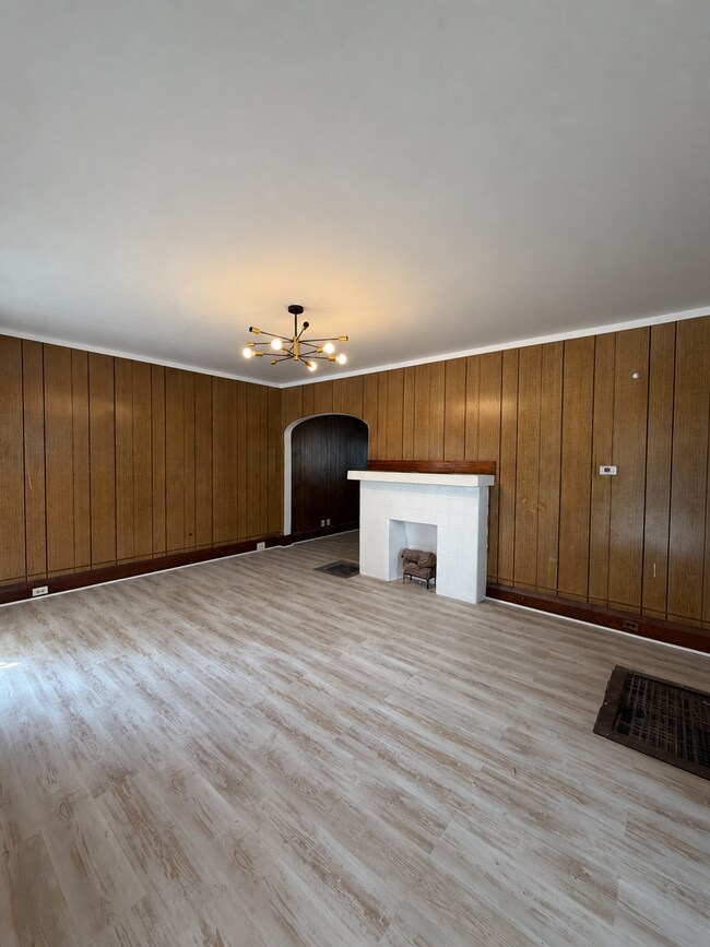 Building Photo - 3337 Parkwood Ave