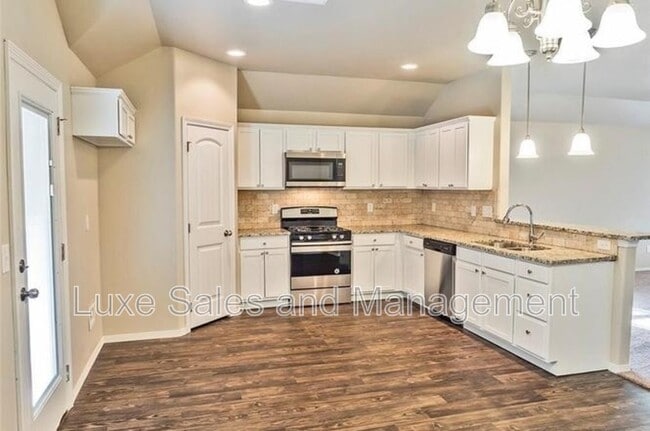 Building Photo - 14360 Timberdale Dr