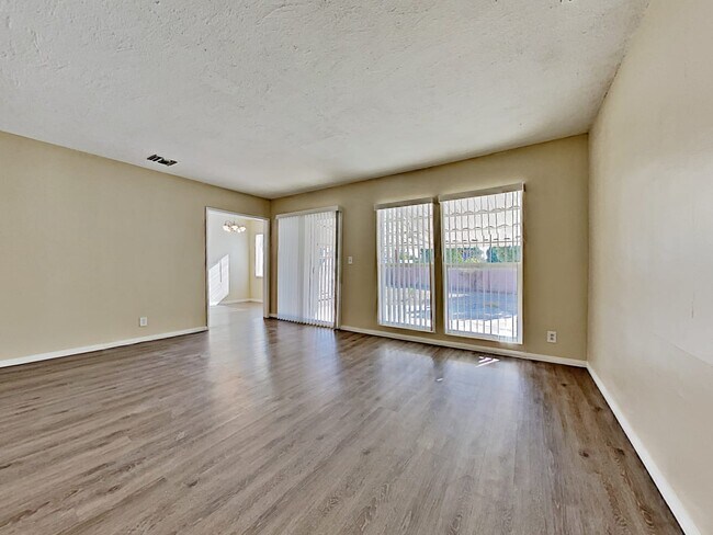 Foto del edificio - 12544 Blythe St