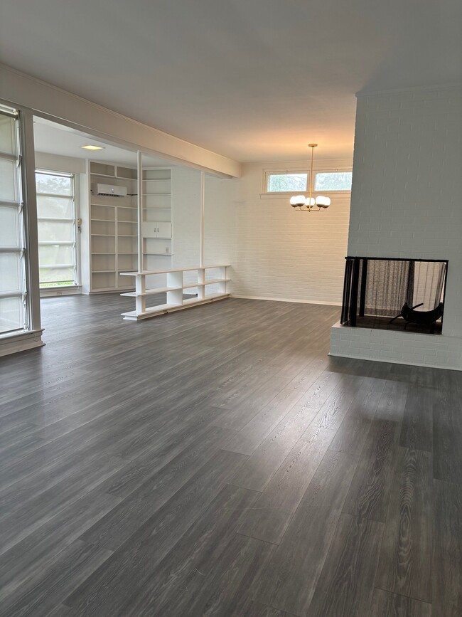 Foto del edificio - 1322 Knollwood Dr