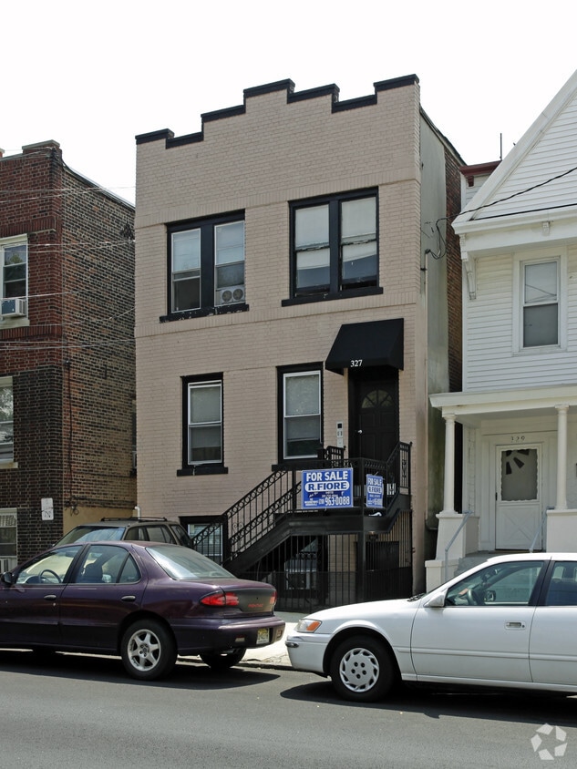 Primary Photo - 327 Danforth Ave