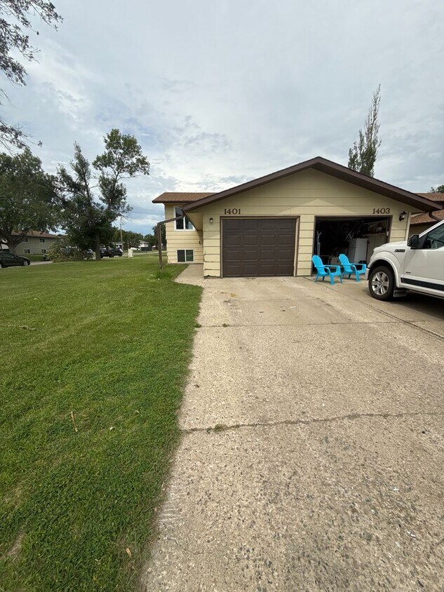 Primary Photo - 2 bedroom Town House