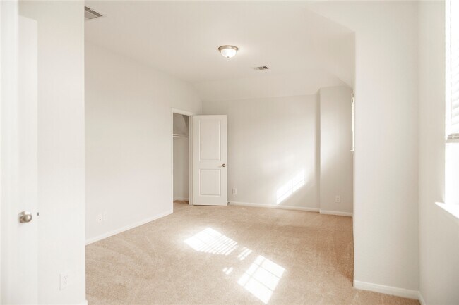 Foto del edificio - 208 Cambria Green Ln