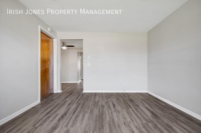 Building Photo - 16 St James Pl