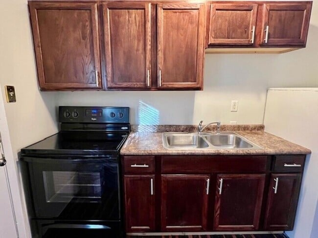 Building Photo - 3009 Columbus Cir