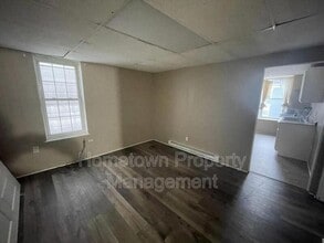 Building Photo - 663 E Market St