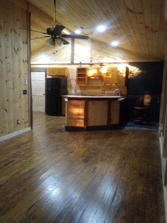 Building Photo - 428 Whitehead Rd