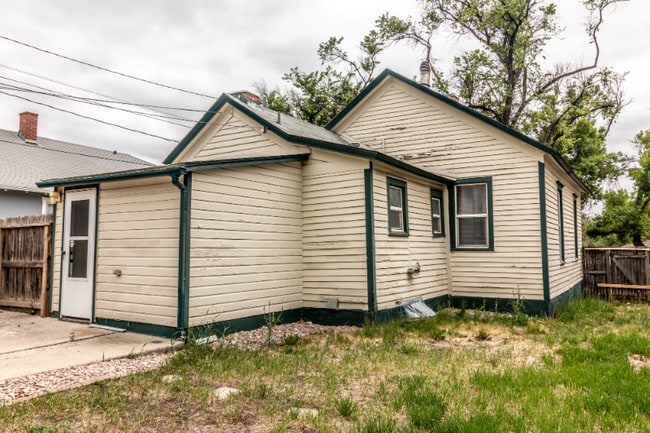 Building Photo - 1314 E Platte Ave