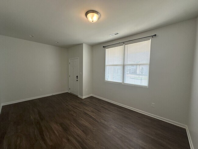 Building Photo - Spacious 4-Bedroom Home – Available Now!
