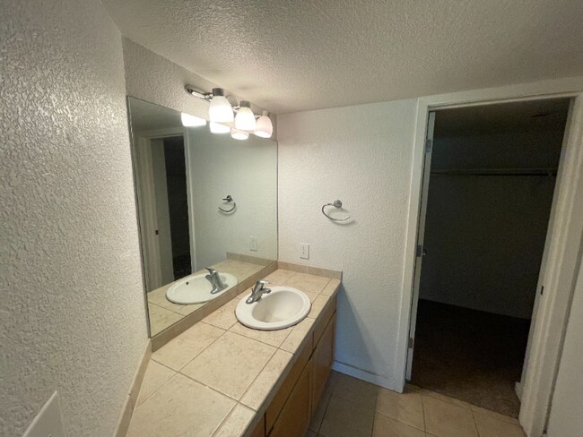 Foto del edificio - 2830 E College Ave