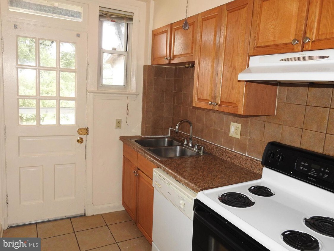 Primary Photo - 1224 Buchanan St NE