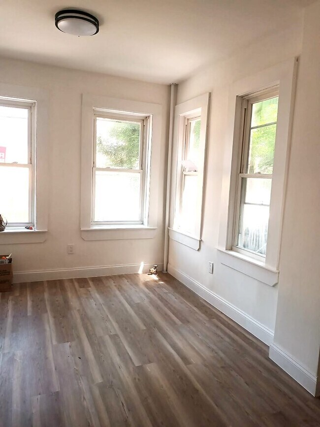 Foto del edificio - 1174 E 38th St
