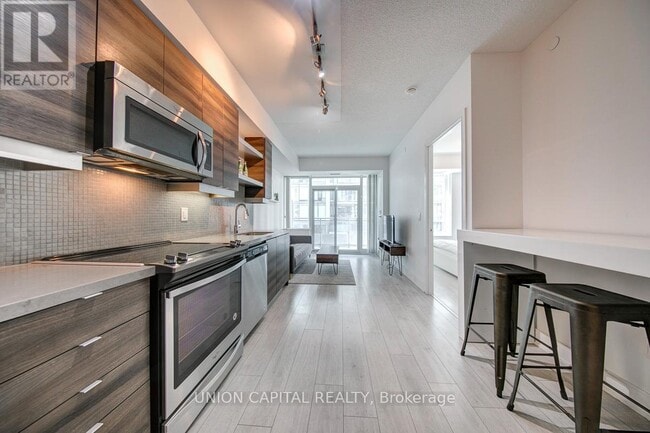 Photo du bâtiment - 525 Adelaide St W