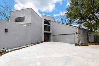 Building Photo - 8115 Fondren Lake Dr