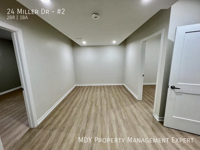 Photo du bâtiment - Lovely basement unit!