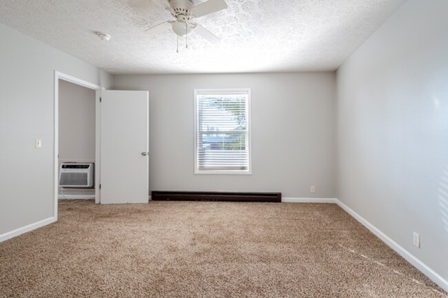 Foto del edificio - 1059 Woods Ferry Rd