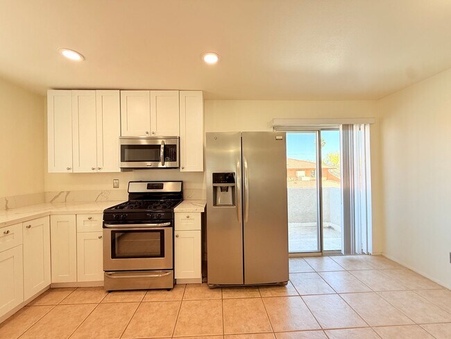 Building Photo - AVAILBLE NOW!! Beautifully Updated 3 Bedro...