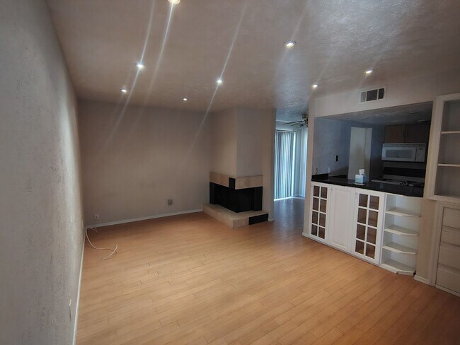 Foto del edificio - 1620 N Wilmot Rd