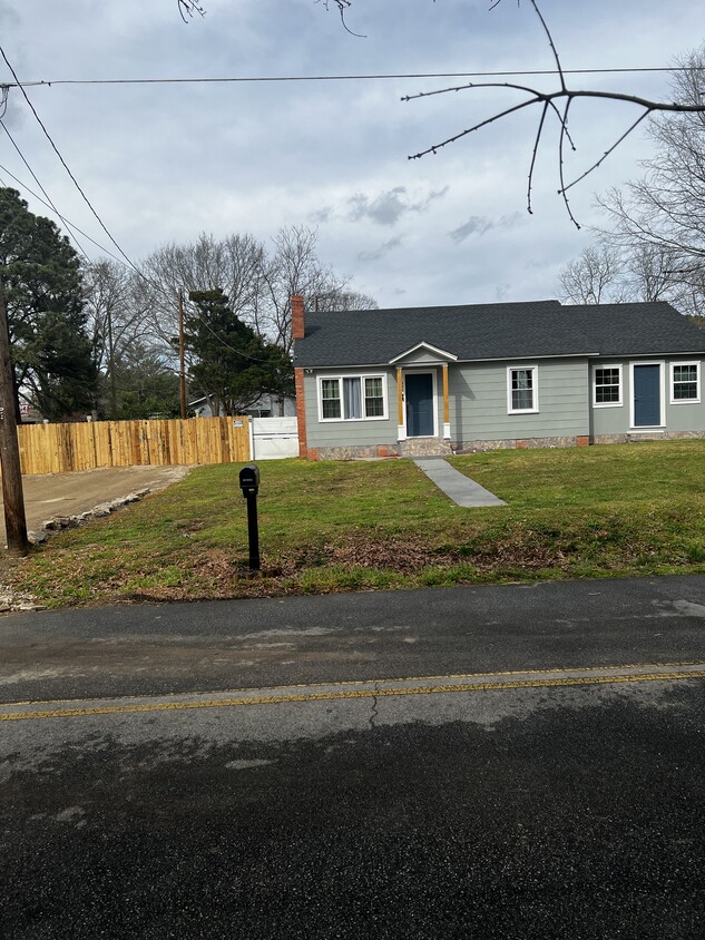Primary Photo - 400 Covington St